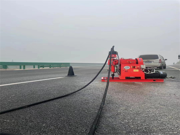 绥滨马路路基路面开裂下沉注浆加固灌浆